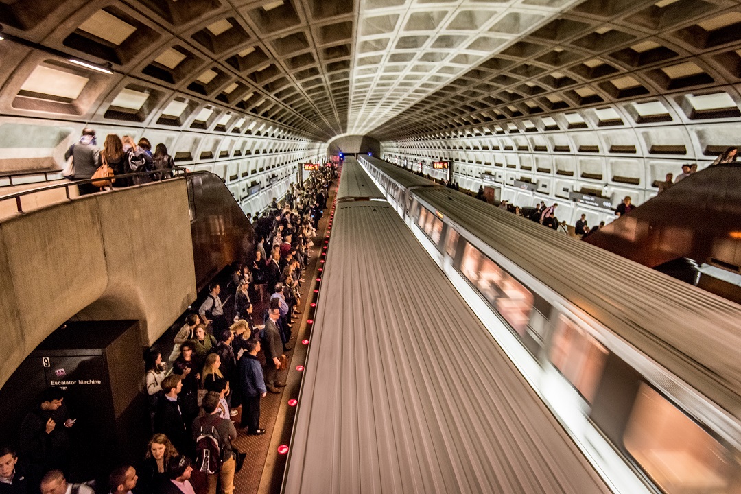 Metro trains, Commuters on platforms, Arlington, Virginia